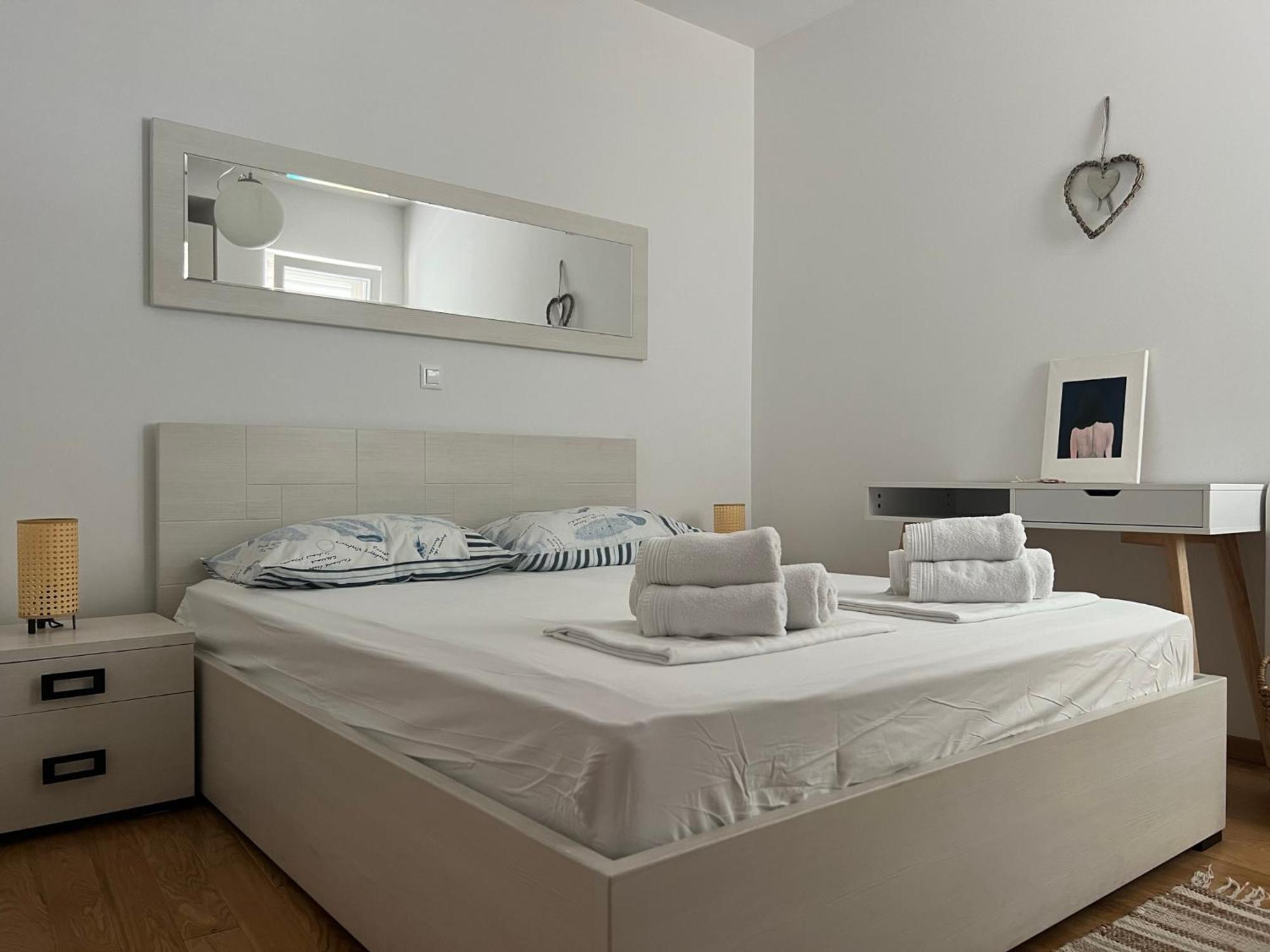Apartment Lucija - Cozy Flat In The City Center With A Sea View & Parking Makarská Exteriér fotografie