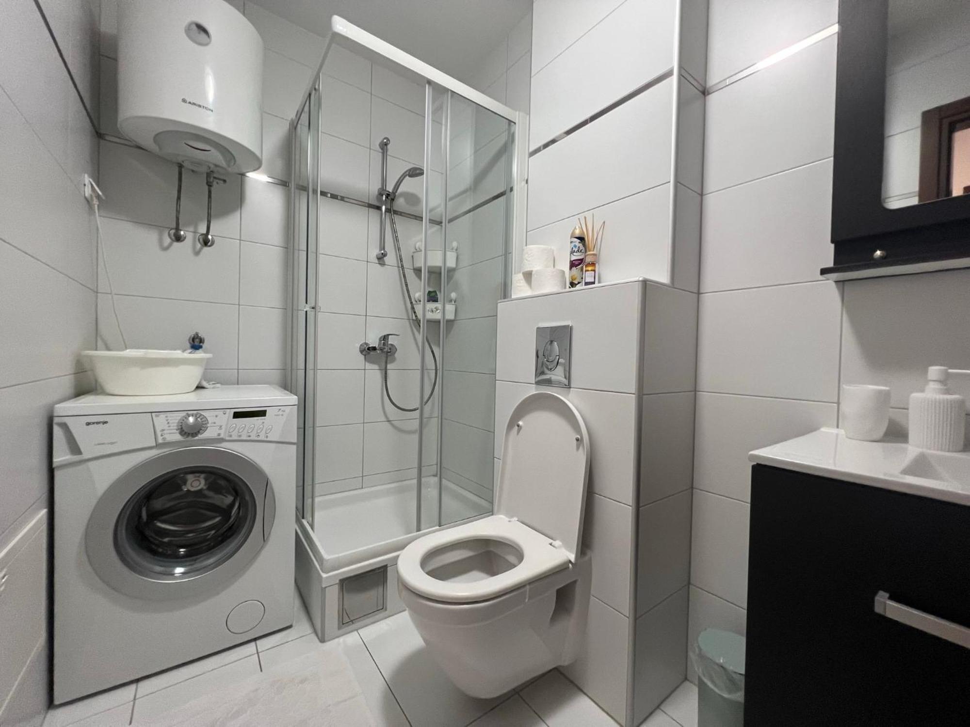 Apartment Lucija - Cozy Flat In The City Center With A Sea View & Parking Makarská Exteriér fotografie