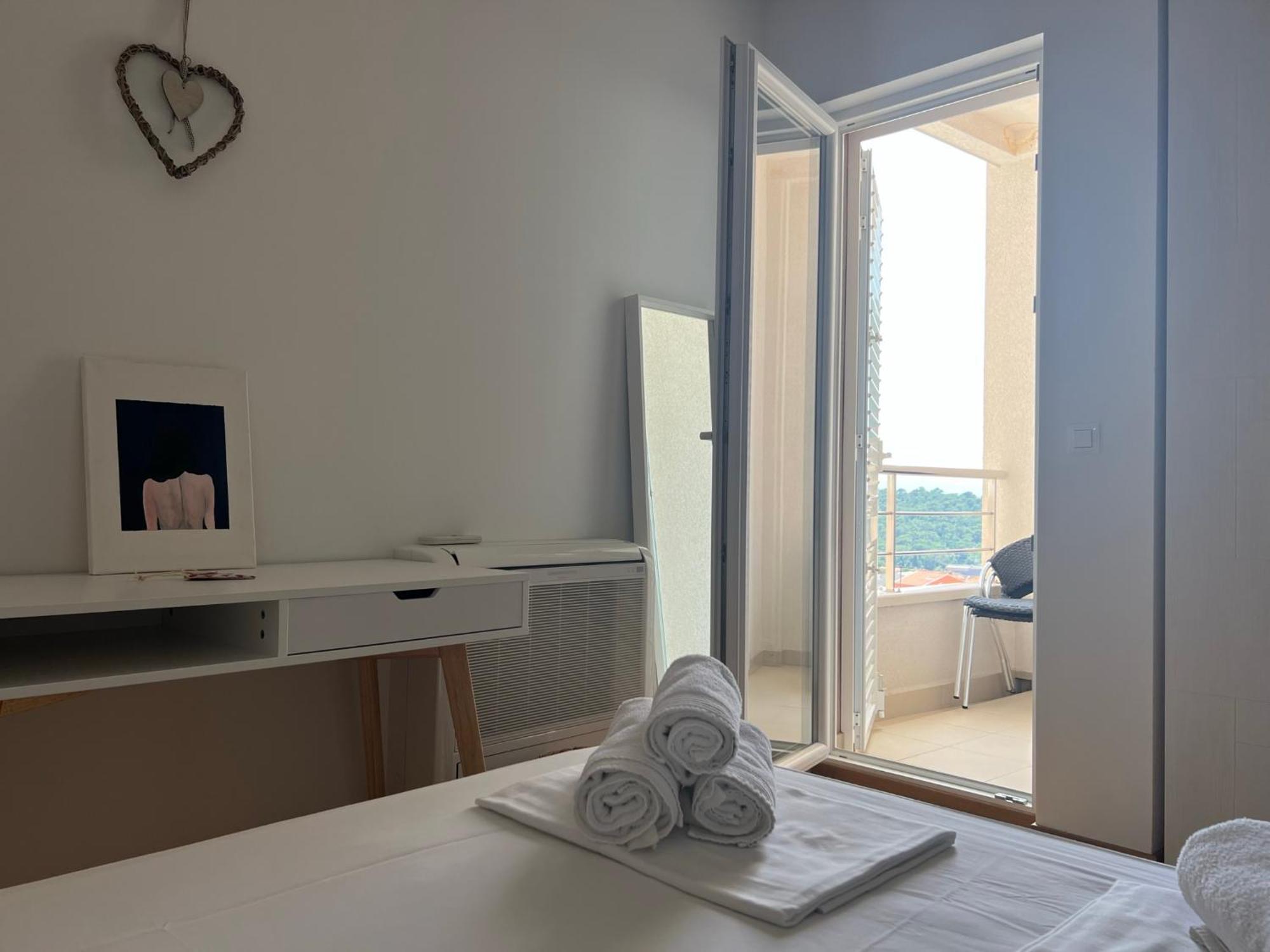 Apartment Lucija - Cozy Flat In The City Center With A Sea View & Parking Makarská Exteriér fotografie